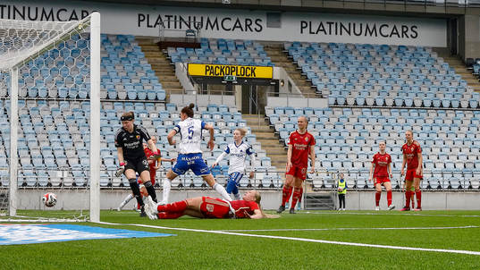 Mål 3-1 av IFK Norrköpings My Cato förbi Djurgårdens
