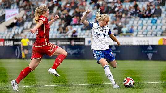 IFK Norrköpings Wilma Leidhammar skjuter i bortre stolpen