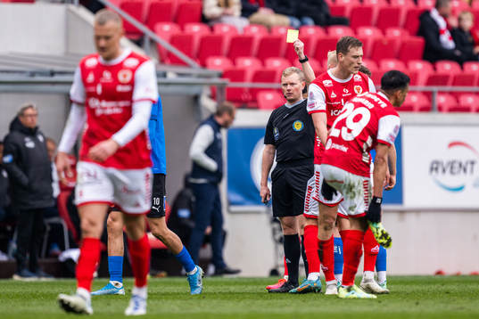 Domare Fredrik Klitte varnar Kalmars Mileta Rajovic