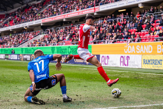 Halmstads Phil Ofosu-Ayeh och Kalmars Noah Shamoun