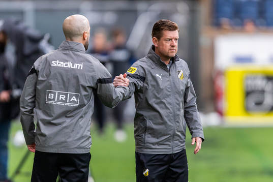 Häckens assisterande tränare Martin Foyston och