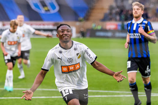 Häckens Benie Adama Traore jublar