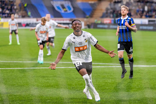 Häckens Benie Adama Traore jublar