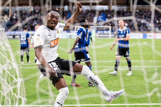 Häckens Benie Adama Traore jublar