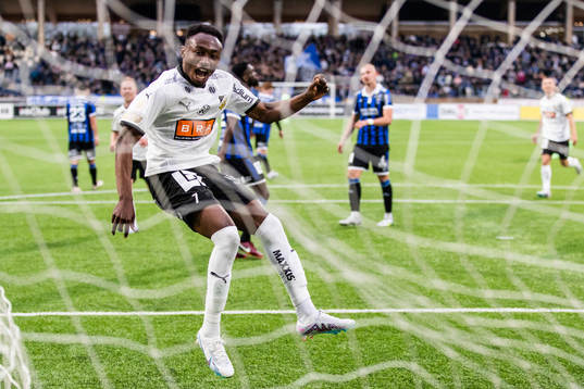 Häckens Benie Adama Traore jublar