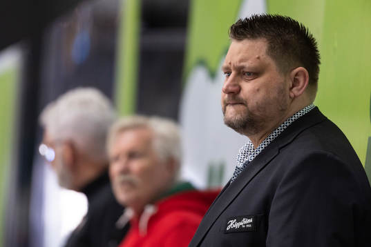 Modos tränare Mattias Karlin
