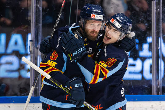 Djurgårdens Cameron Ernst Schilling och Liam Öhgren jublar