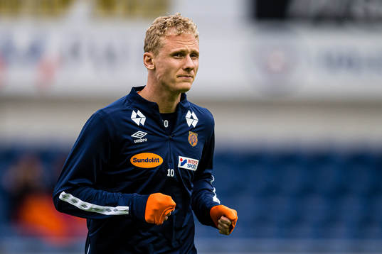 Kristoffer Barmen of Aalesund warms up
