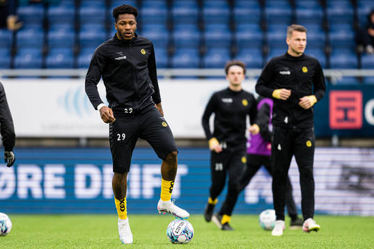 Pemi Faris of Bodø/Glimt warms up