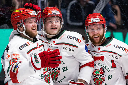 Modos Theodor Niederbach jublar med lagkamrater