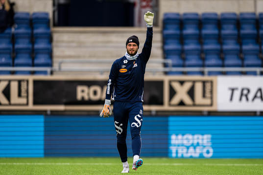 Tor Erik Larsen of Aalesund warms up