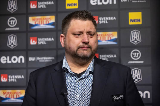 Modos tränare Mattias Karlin