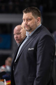 Modos tränare Mattias Karlin