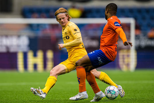 Adam Sørensen of Bodø/Glimt and Trace Murray of Aalesund