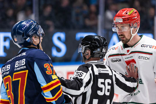 Irriterat mellan Djurgårdens John Norman och Modos David