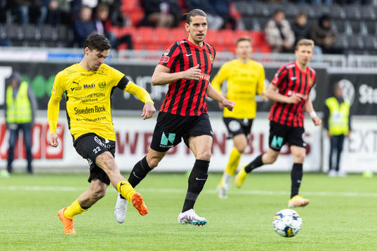 Mjällbys Jesper Gustavsson och Brommapojkarnas Nikola Vasic