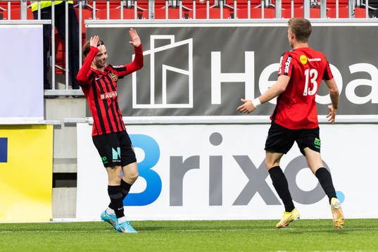 Brommapojkarnas Oscar Pettersson och Ludvig Fritzson jublar