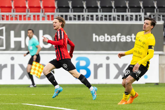 Brommapojkarnas Oscar Pettersson jublar