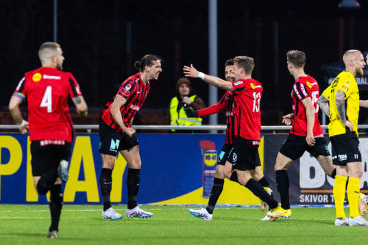 Brommapojkarnas Nikola Vasic jublar