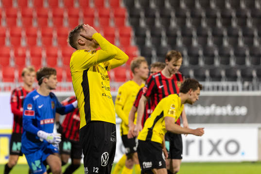 Mjällbys David Löfquist deppar