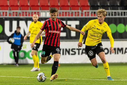 Brommapojkarnas Samuel Leach Holm och Mjällbys Max Fenger