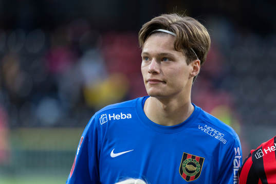 Brommapojkarnas målvakt Filip Sidklev