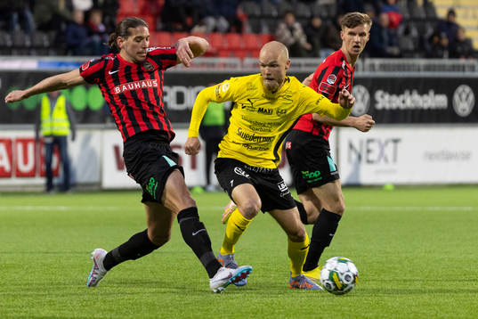 Brommapojkarnas Nikola Vasic och Samuel Leach Holm mot
