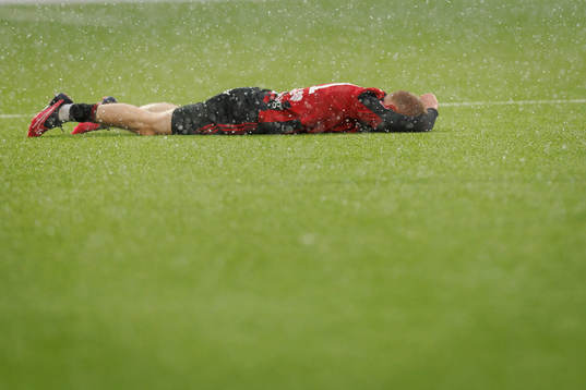 Östersunds Simon Kroon har ont