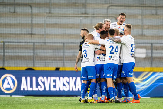 Värnamos spelare jublar