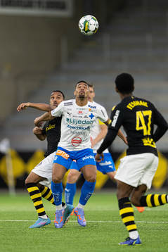 AIKs Bilal Hussein och Värnamos Wenderson Oliveira do