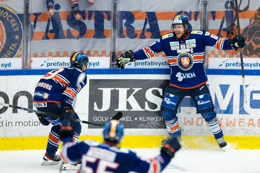 Växjös Victor Stjernborg och Erik Josefsson jublar