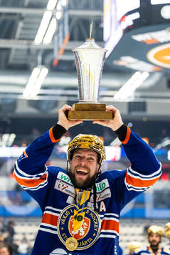Växjös Robert Rosén jublar