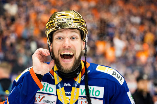 Växjös Robert Rosén jublar