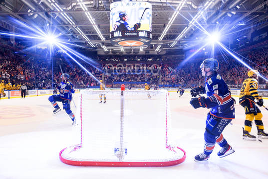 Växjös Erik Josefsson och Victor Stjernborg jublar