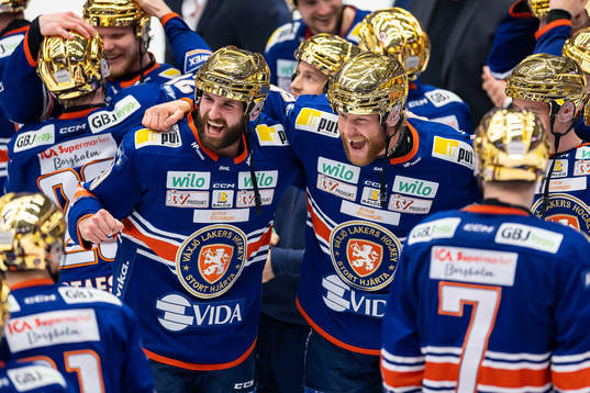 Växjös Amil Krupit och Ludvig Claesson jublar