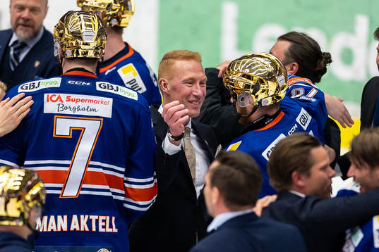 Växjös tränare Jörgen Jönsson jublar