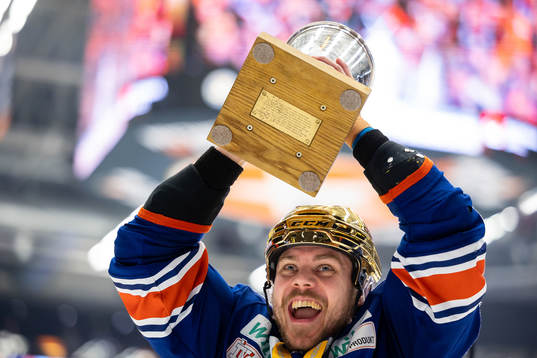 Växjös Joel Kellman jublar med LeMatpokalen