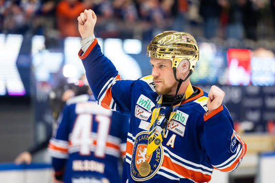 Växjös Joel Persson jublar