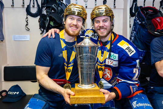 Växjös Kalle Kossila med LeMat pokalen