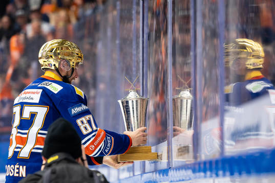 Växjös Robert Rosén med LeMat pokalen