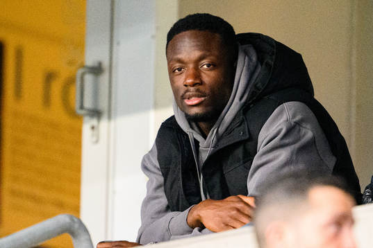 Målvakt Ismael Diawara på läktaren