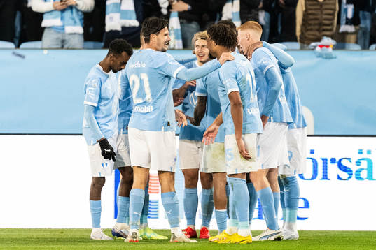 Malmö FFs Stefano Vecchia jublar med lagkamrater