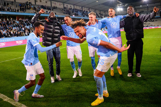 Malmö FFs Taha Ali och Joseph Ceesay jublar