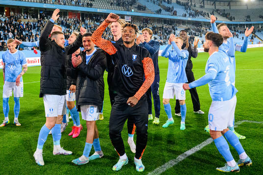 Malmö FFs Gabriel Busanello Sergio Pena och Joseph Ceesay