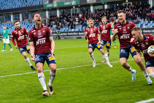 Örgrytes Jonathan Azulay jublar