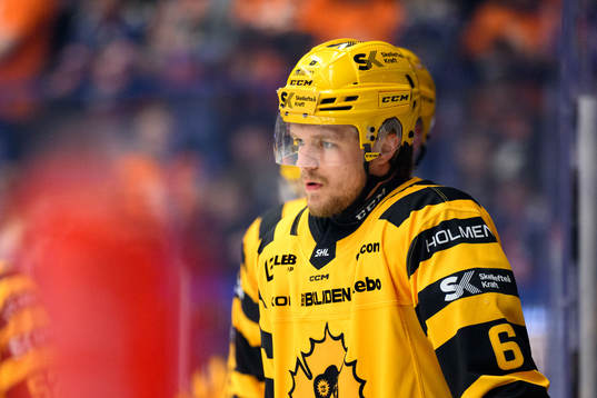 +Skellefteås Måns Forsfjäll värmer upp innan final fem