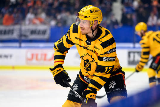 Skellefteås Pär Lindholm värmer upp innan final fem i