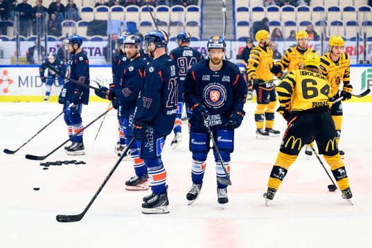 Växjös Brian Cooper värmer upp innan final fem i SHL