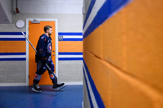 Växjös Brian Cooper innan final fem i SHL mellan Växjö