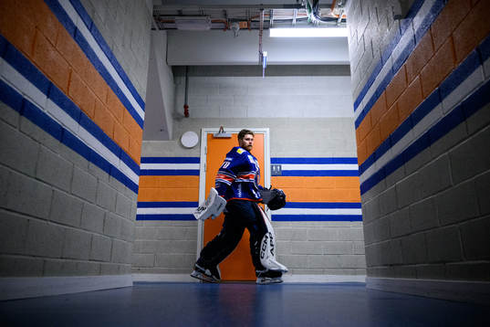 Växjös målvakt Adam Åhman innan final fem i SHL mellan